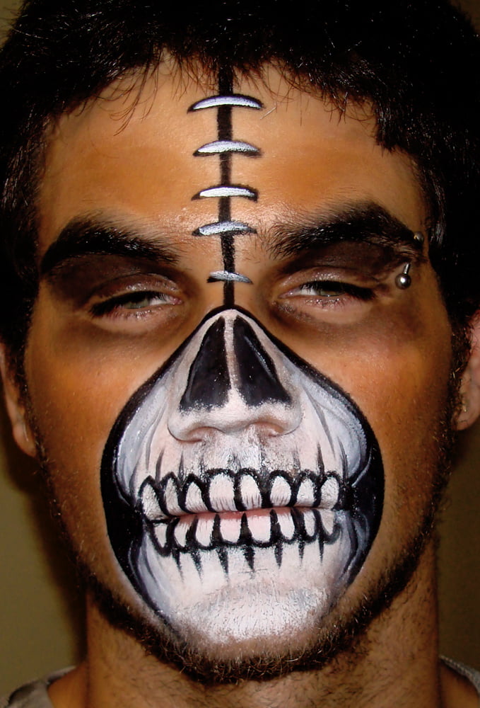 20+ Cool and Scary Halloween Face Painting Ideas | EntertainmentMesh