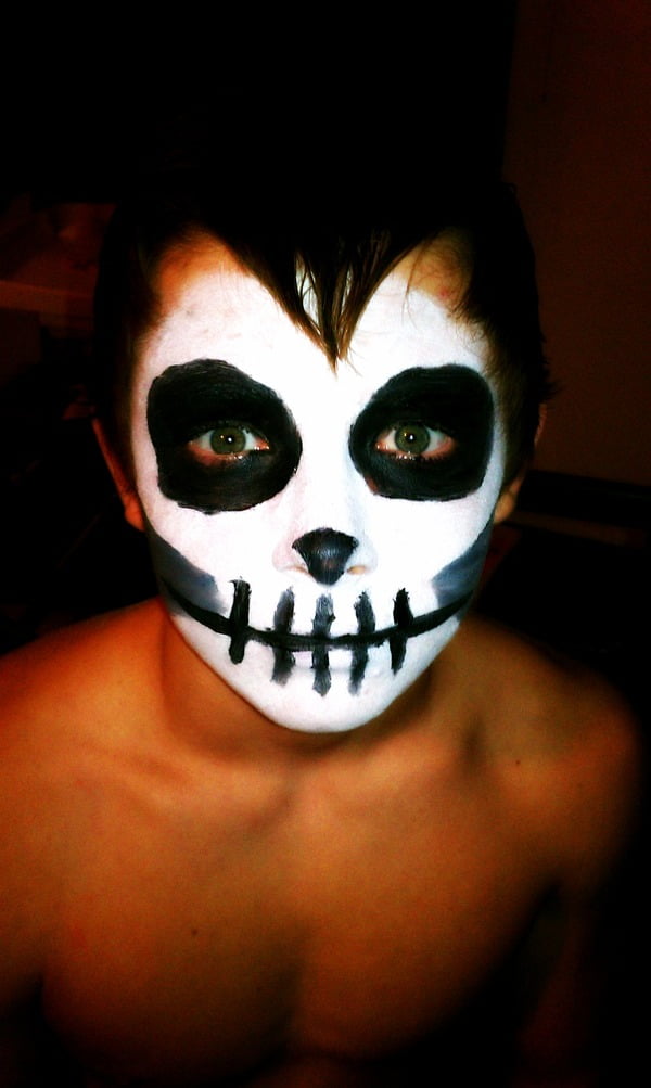 20+ Cool and Scary Halloween Face Painting Ideas EntertainmentMesh