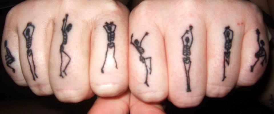30+ Freaking Awesome Finger Tattoo Design | EntertainmentMesh