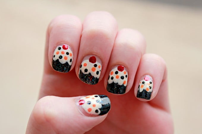 cupcakes nail art designs idea for happy halloween