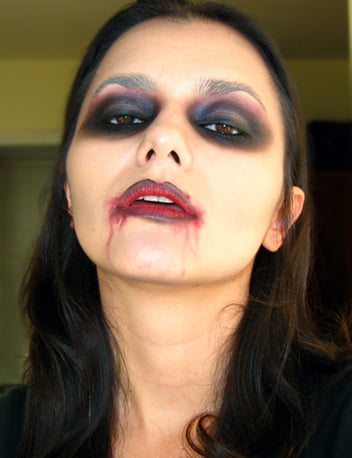 dark vampire makeup idea for halloween