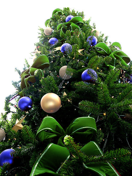 Green Bead Christmas Tree with Blue & White Ornaments