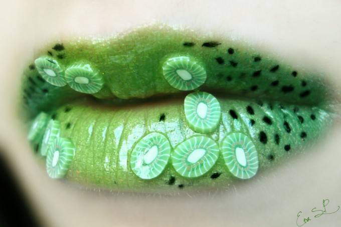 bite_the_kiwi__kiwi_lip_art__by_chuchy5-d5ll6wb