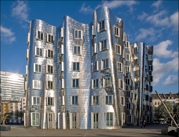 Architecture by Frank O. Gehry / Düsseldorf Medienhafen