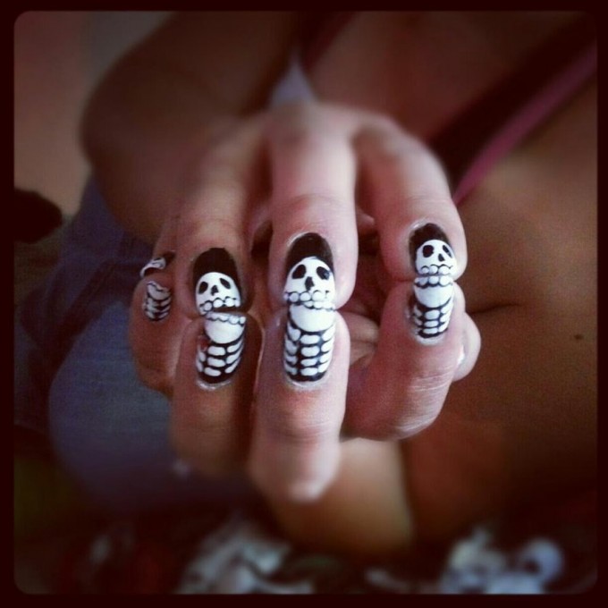 skeletons spooky nail art designs idea for halloween