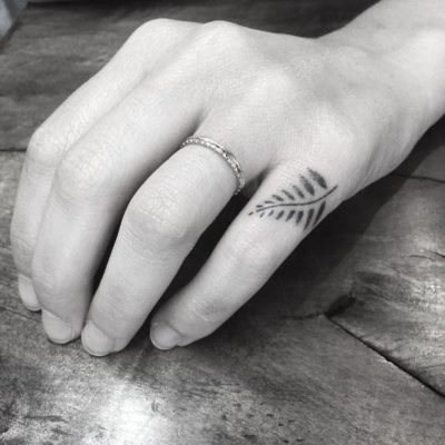 pinky finger tattoo – EntertainmentMesh