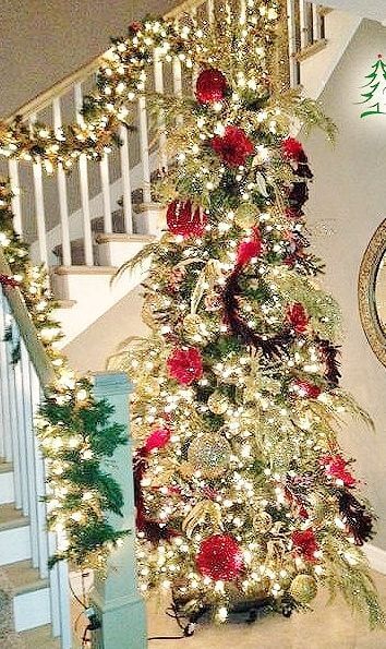 Christmas tree decor with flowers