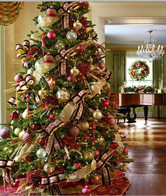 Christmas tree decoration with bows