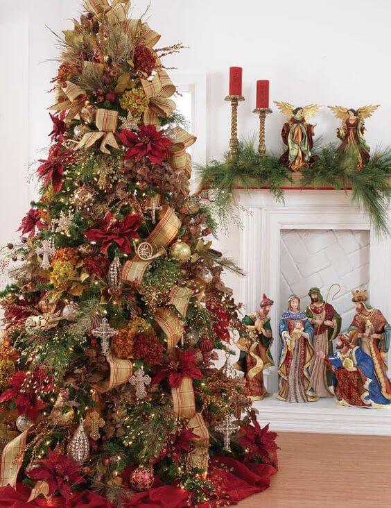 Christmas tree decorative with flowers