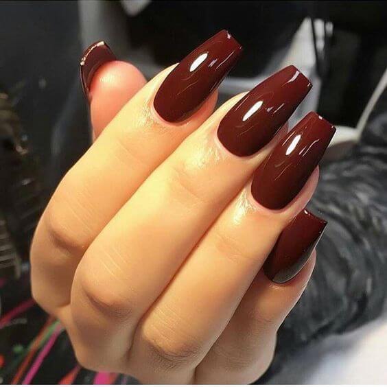 wine-colored acrylic nails