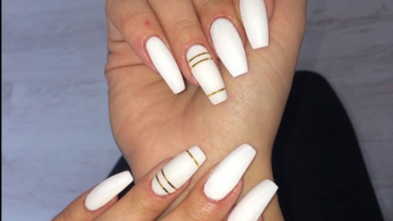 7 Stunning White Coffin Nail Designs Ideas – EntertainmentMesh