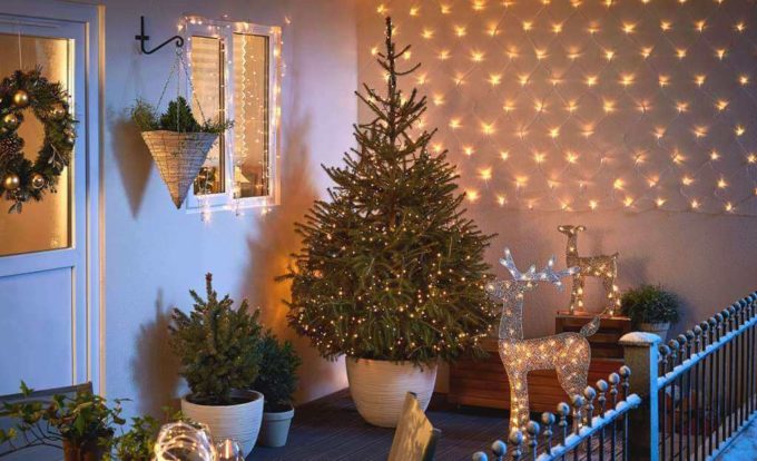 small christmas tree decorations with lights for balcony