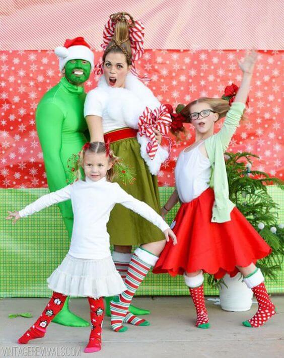 15 Hilariously Bad Family Christmas Pictures – EntertainmentMesh
