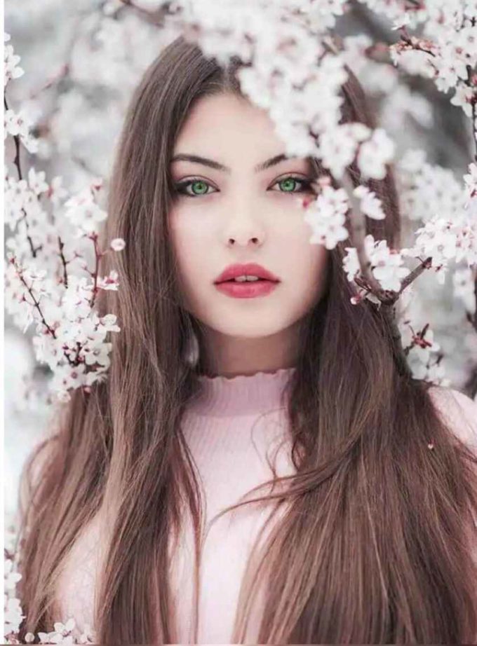 cute simple open hairstyle for winter