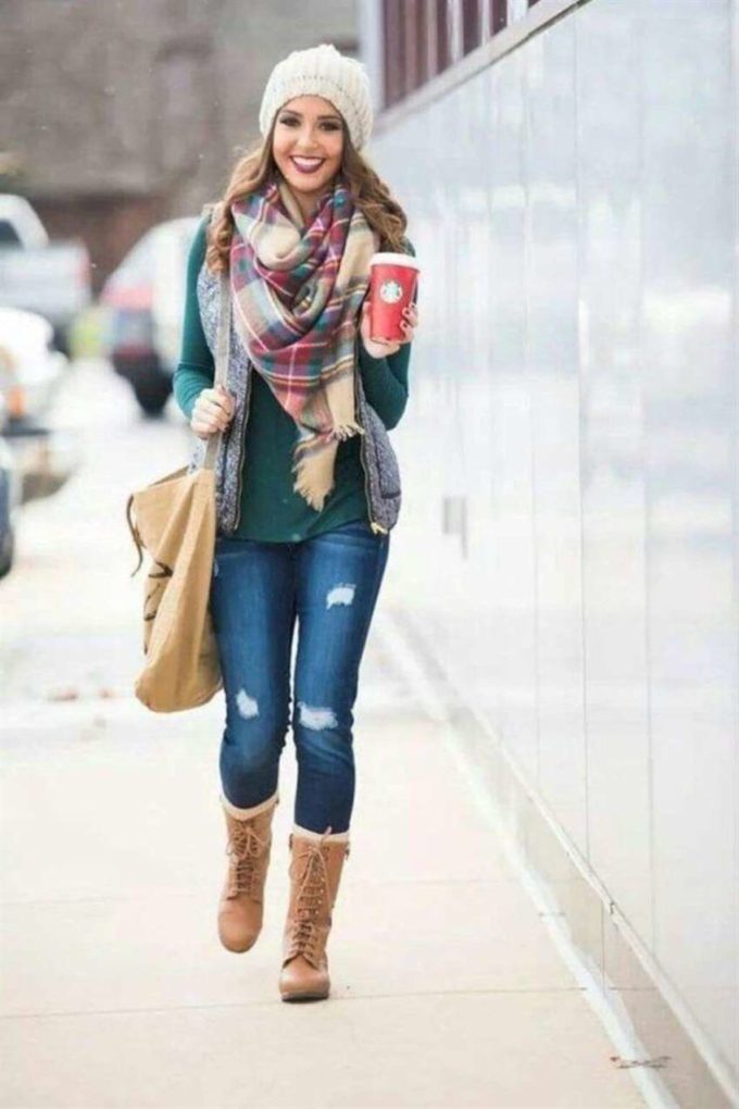 female casual christmas outfit ideas with plaid scraf