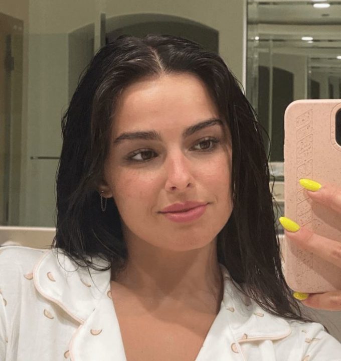 addison rae post shower without makeup selfie