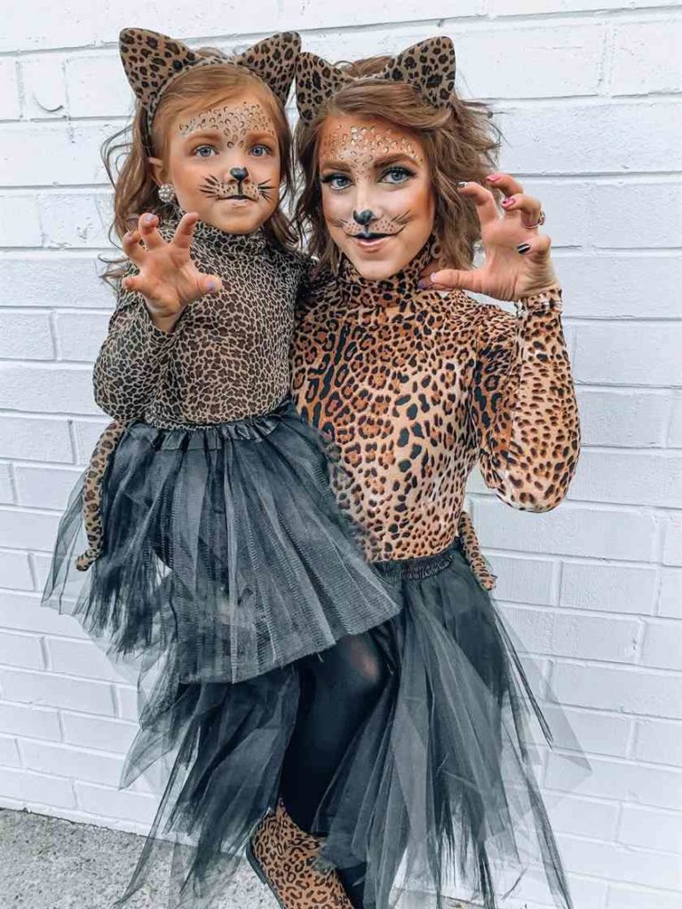 30 Cute Mom and Daughter Costume Ideas For Halloween 2022 ...