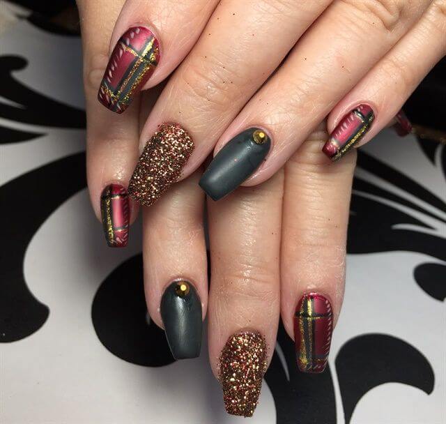 red and golden plaid nail designs ideas for christmas eve