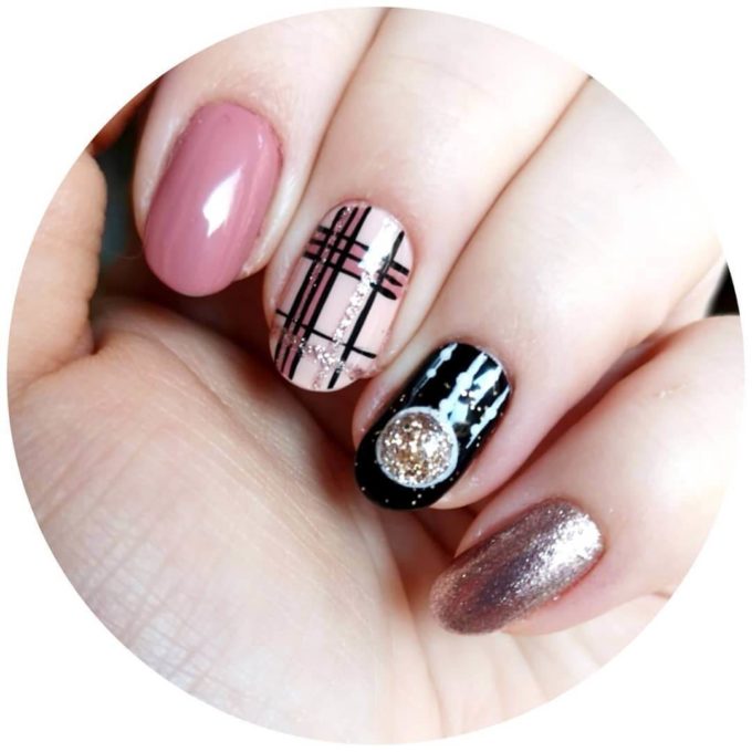 festive holidays plaid nail design ideas