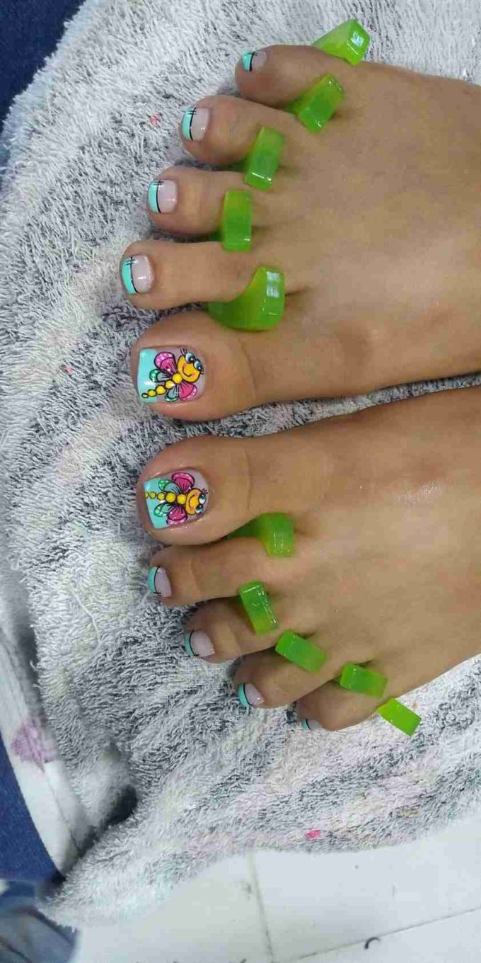 colorful bee with blue french tip toe nail art designs for summer season