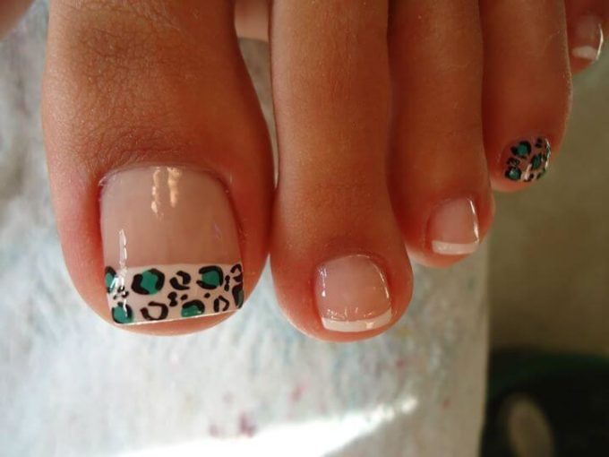 cheetah print and white french tip toe nail art designs for summer