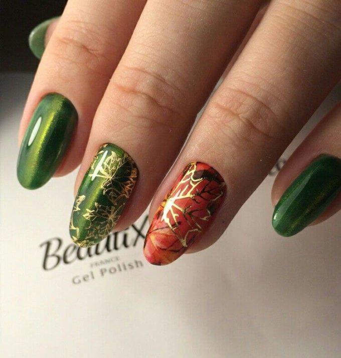 shiny green and red oval nail art designs idea for christmas season 2022