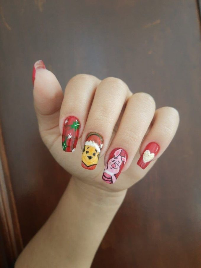 christmas inspired piglet and winnie the pooh nail art design idea