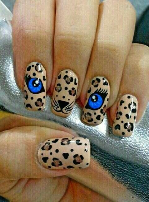face with cute blue eyes cheetah nail art design idea