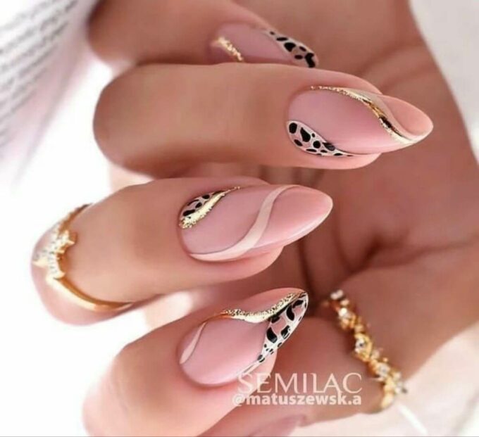 squiggly lines with gold and cheetah print nail art design idea