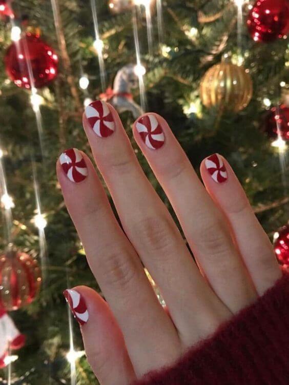 swirly candy cane nail art for Christmas
