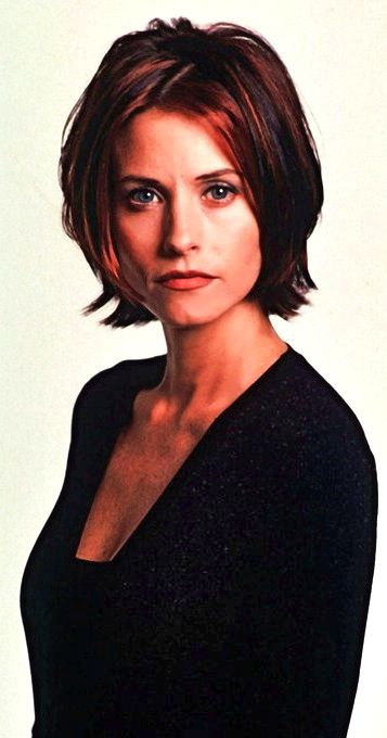 Courtney Cox short and layered shaggy bob hairstyle 