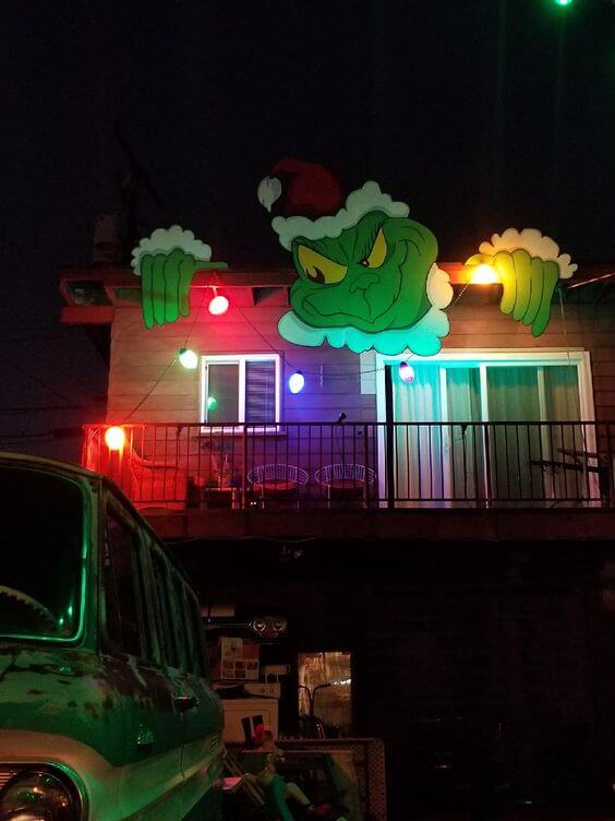 outdoor rooftop grinch christmas decoration