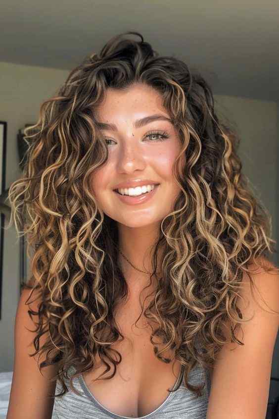natural curly hair with highlights