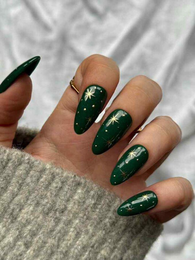 green with gold stars christmas tree inspired nails designs