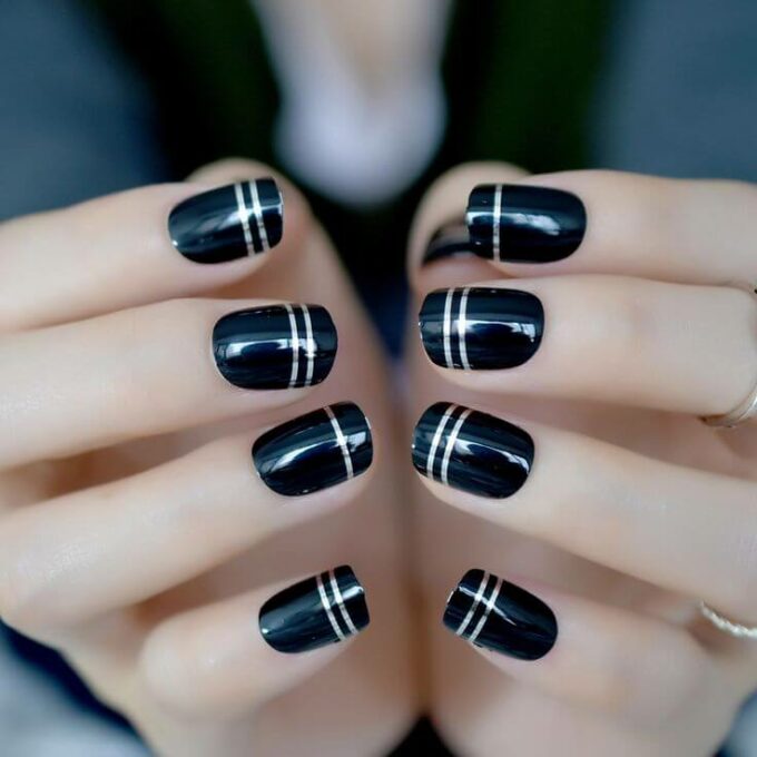 black and silver lines christmas nails