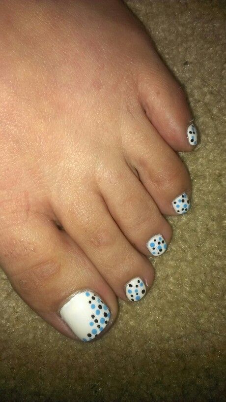 polka dots with white toe nails designs for summer