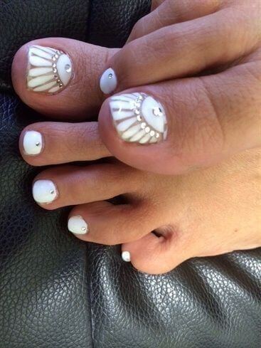 rhinestones with white toe nails art for summer