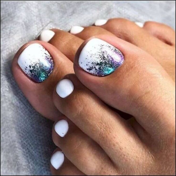 glitter with white toe nails art for summer