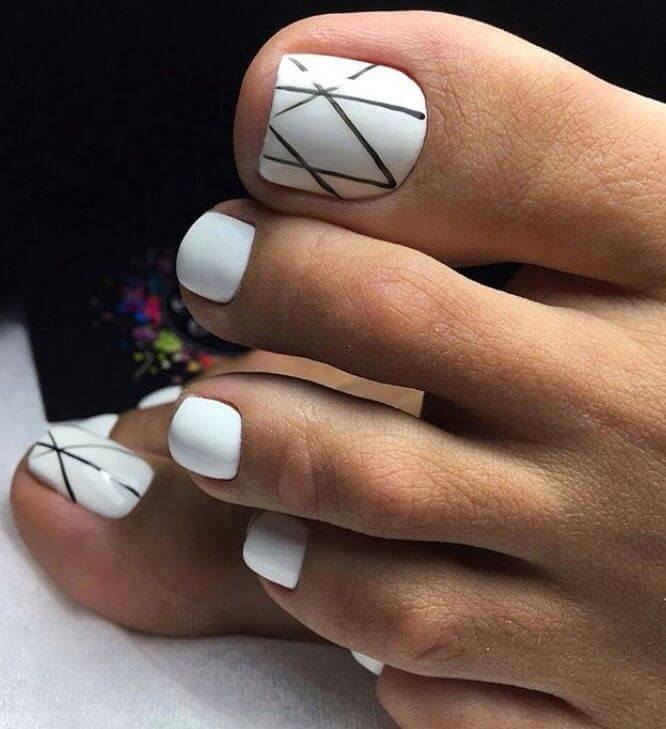 geometric silver lines and white toe nails designs for summer