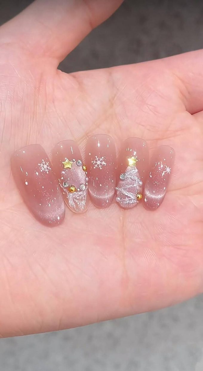 glossy glitter christmas snow nails designs