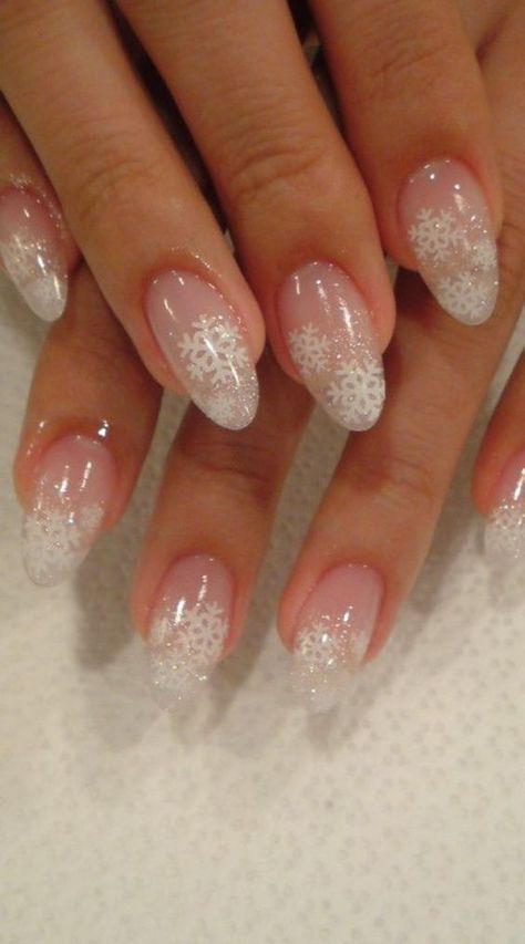 glossy glitter christmas snowflakes nails designs