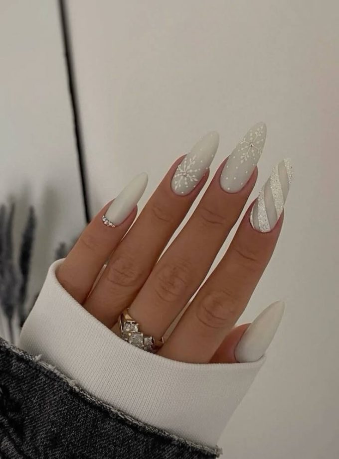 off-white christmas snowflakes with rhinestones nails designs
