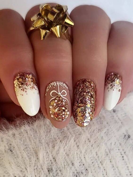 white and gold glitter christmas nails designs